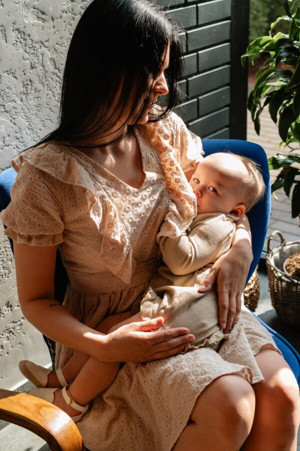 Haftowana sukienka Alice - od ciąży po dalsze macierzyństwo