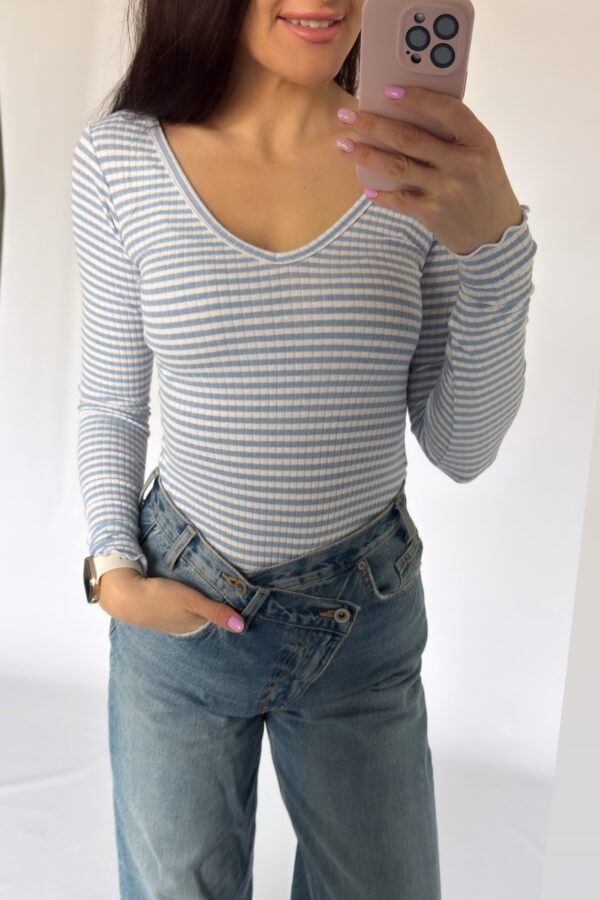 Longsleeve Kaja Stripes & Waves - BABY BLUE w paski z ozdobną mereżką V-neck