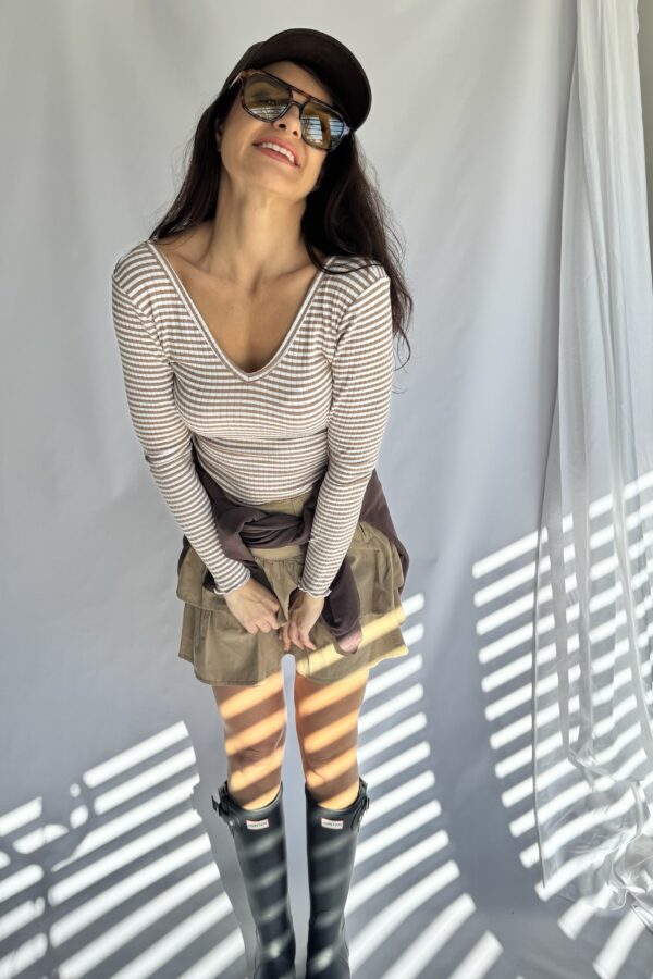 Longsleeve Kaja Stripes & Waves - w paski z ozdobną mereżką V-neck
