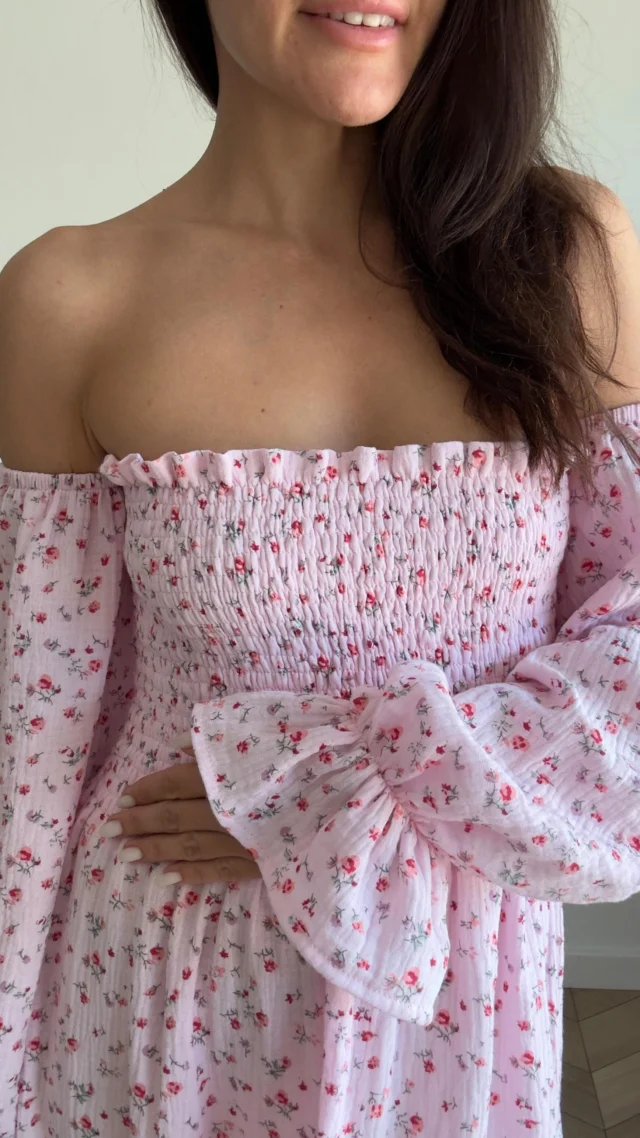 Sukienka Marysieńka 👗
Jeśli szukasz sukienki na wakacje, randkę, niedzielny spacer, czas ciąży, macierzyństwa, to właśnie ona! 🥹
Nie musisz jej prasować 😮‍💨
Możesz nosić na kilka sposobów✨
100% naturalnego materiału 
1000000% kobiecości i komfortu 😌

•polska marka •mama •macierzyństwo •rodzicielstwo •kobieta •sukienka •muślin •naturalne tkaniny •oddychające ubrania •hiszpanka •na randkę •na wakacje •ciążowa •karmienie •ciąża •co założyć •outfit of the day •ootd